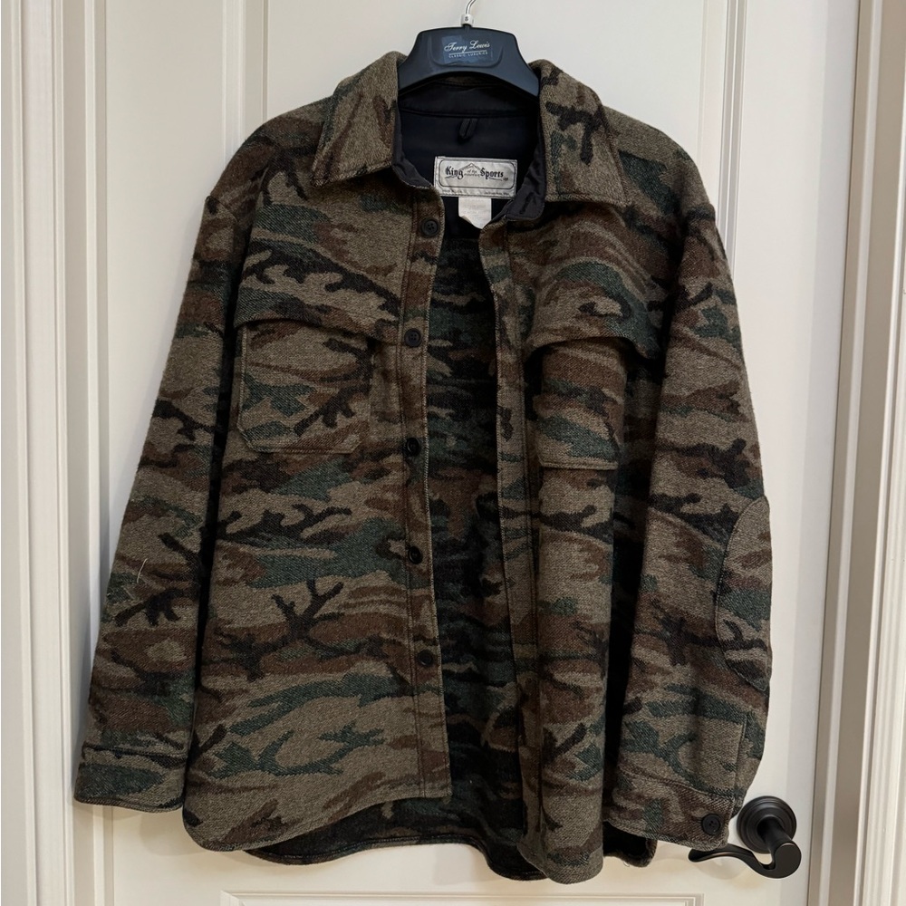 Men’s outdoors wool jacket, excellent condition. Size L